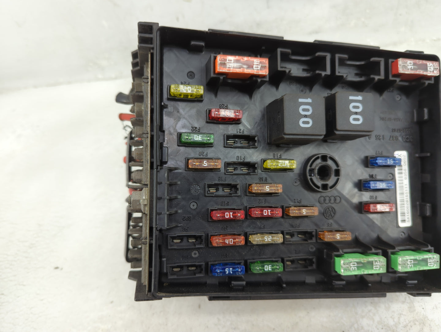 2012-2018 Volkswagen Tiguan Fusebox Fuse Box Panel Relay Module P/N:1K0.937.132F Fits OEM Used Auto Parts - Oemusedautoparts