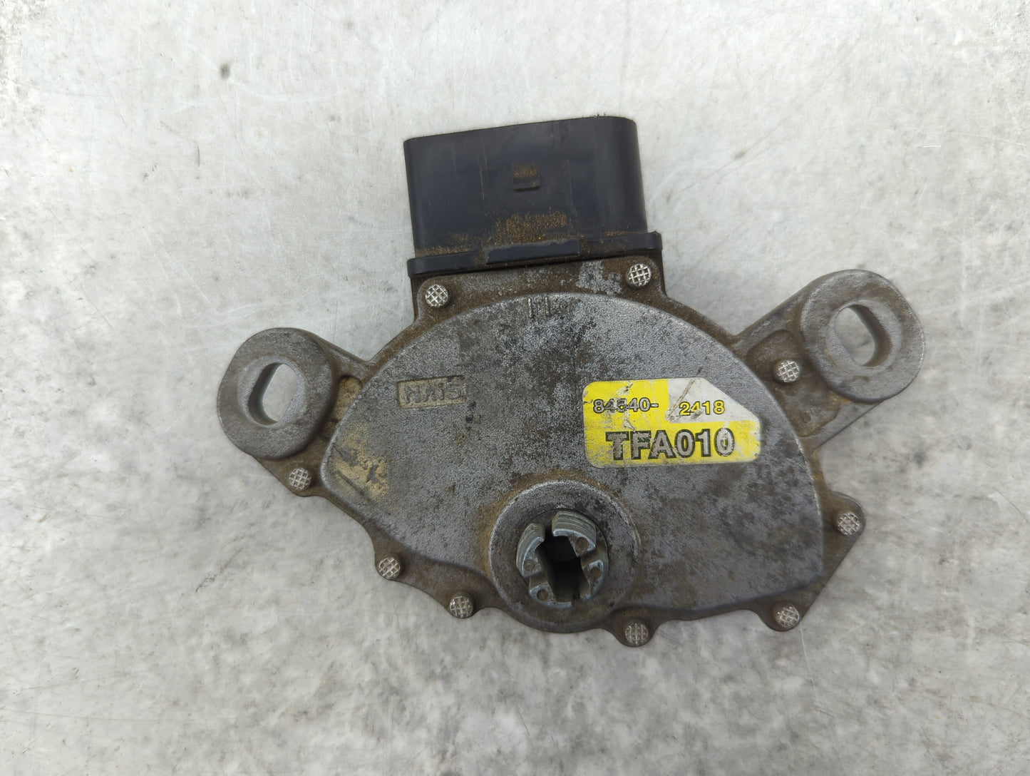 2012-2012 Volkswagen Tiguan Body Control Module Bcm Inner Cabin Fuse Box - Oemusedautoparts1.com