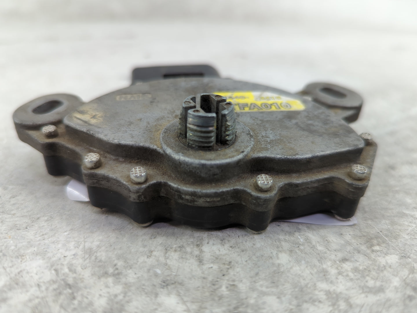 2012-2012 Volkswagen Tiguan Body Control Module Bcm Inner Cabin Fuse Box - Oemusedautoparts1.com