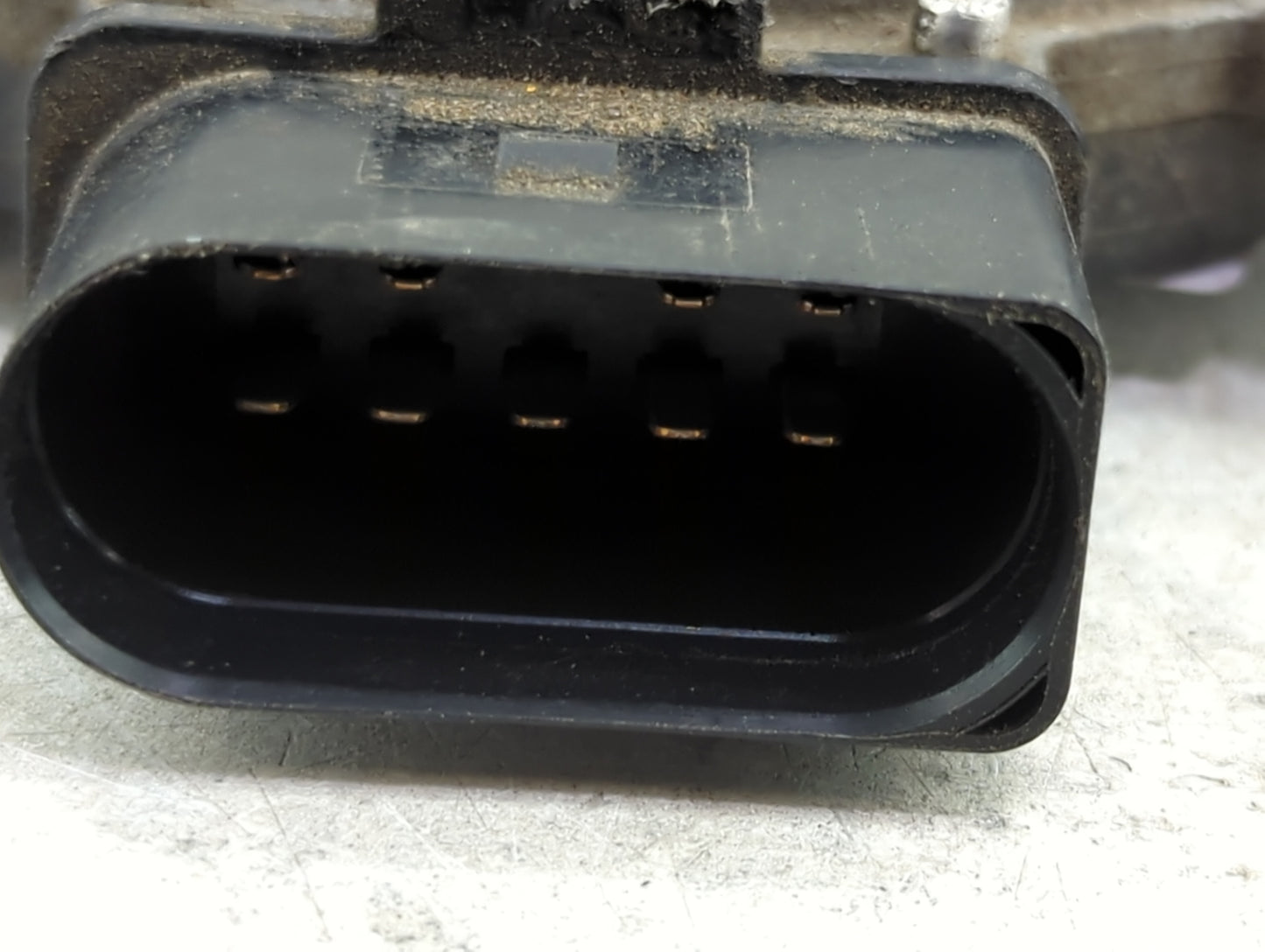 2012-2012 Volkswagen Tiguan Body Control Module Bcm Inner Cabin Fuse Box - Oemusedautoparts1.com