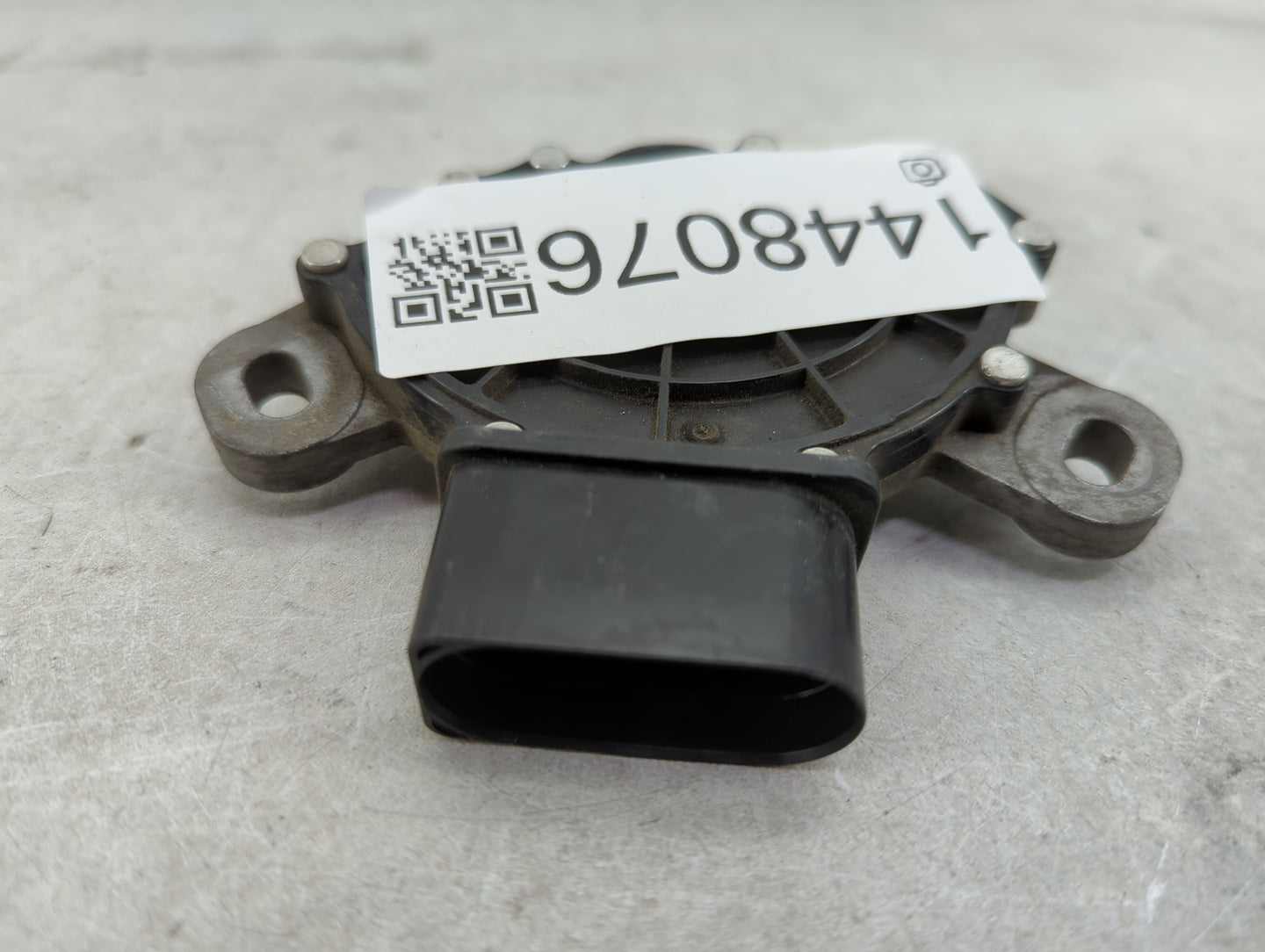 2012-2012 Volkswagen Tiguan Body Control Module Bcm Inner Cabin Fuse Box - Oemusedautoparts1.com
