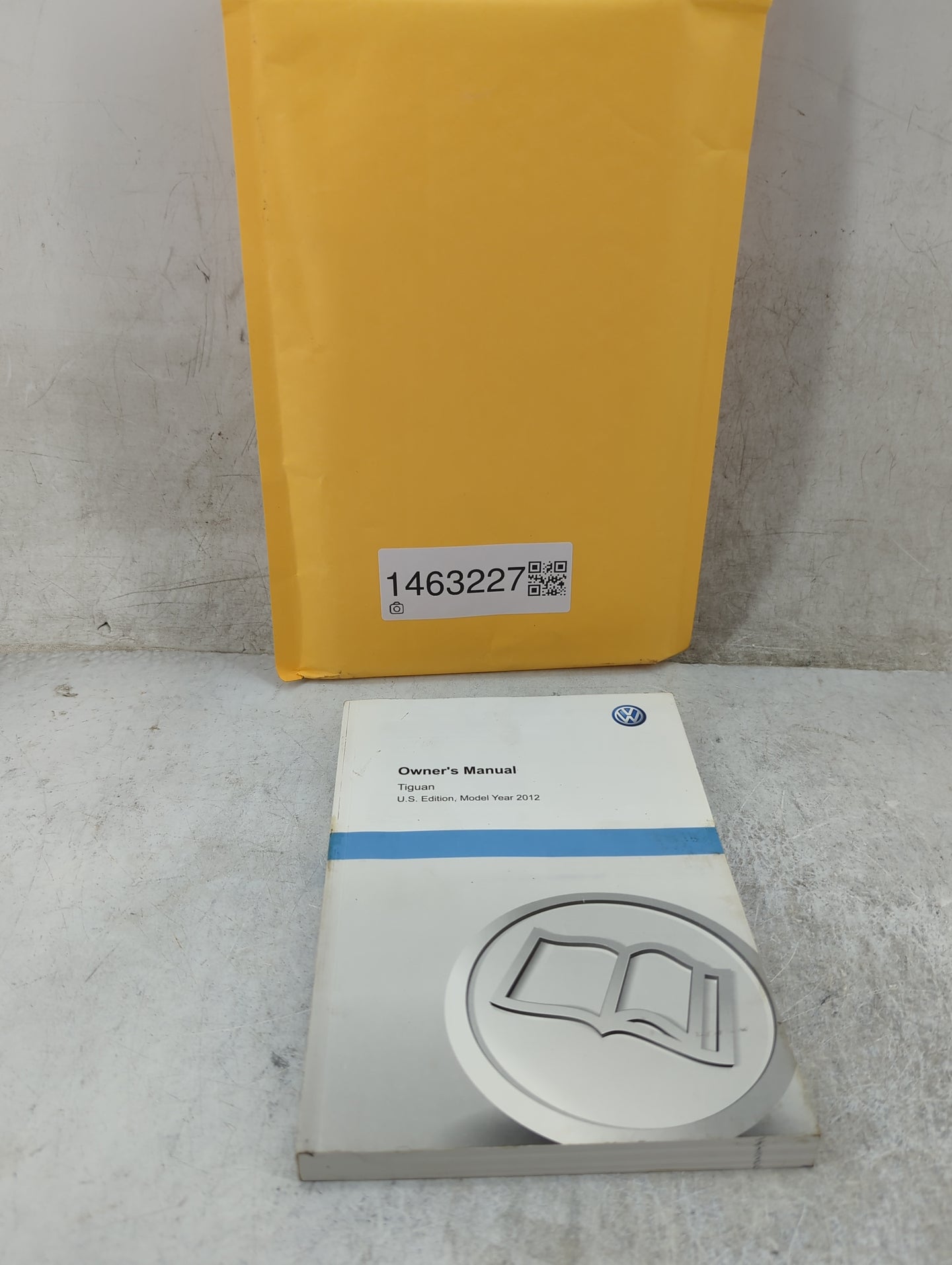 2012 Volkswagen Tiguan Owners Manual Book Guide P/N:122.5U1.TIG.23 1225U1TIG23 OEM Used Auto Parts - Oemusedautoparts1.com