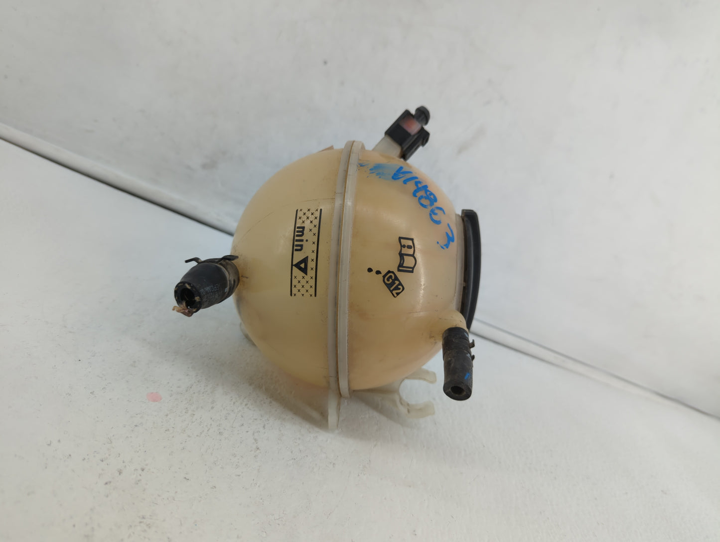2009 Volkswagen Tiguan Radiator Coolant Overflow Expansion Tank Bottle 400177 - Oemusedautoparts1.com
