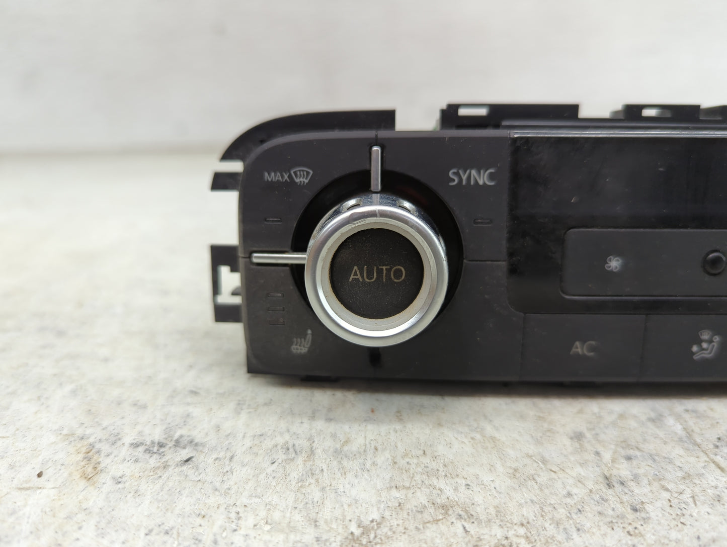 2011-2012 Volkswagen Touareg Climate Control Module Temperature AC/Heater Replacement P/N:7P6 907 040 BA Fits Fits 2011 2012