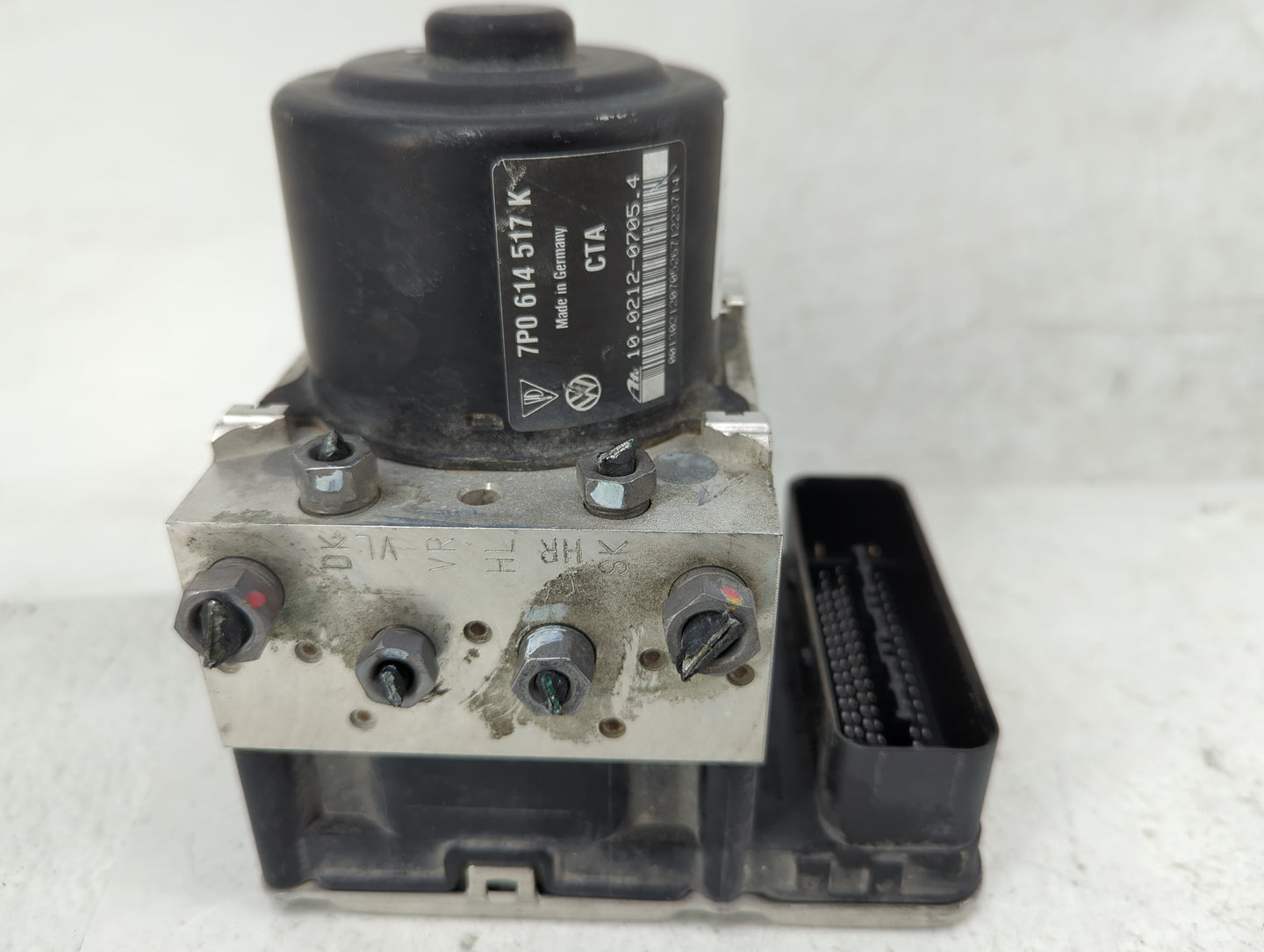 2011-2017 Volkswagen Touareg ABS Pump Control Module Replacement P/N:7P0 614 517 K Fits Fits 2011 2012 2013 2014 2015 2016 2
