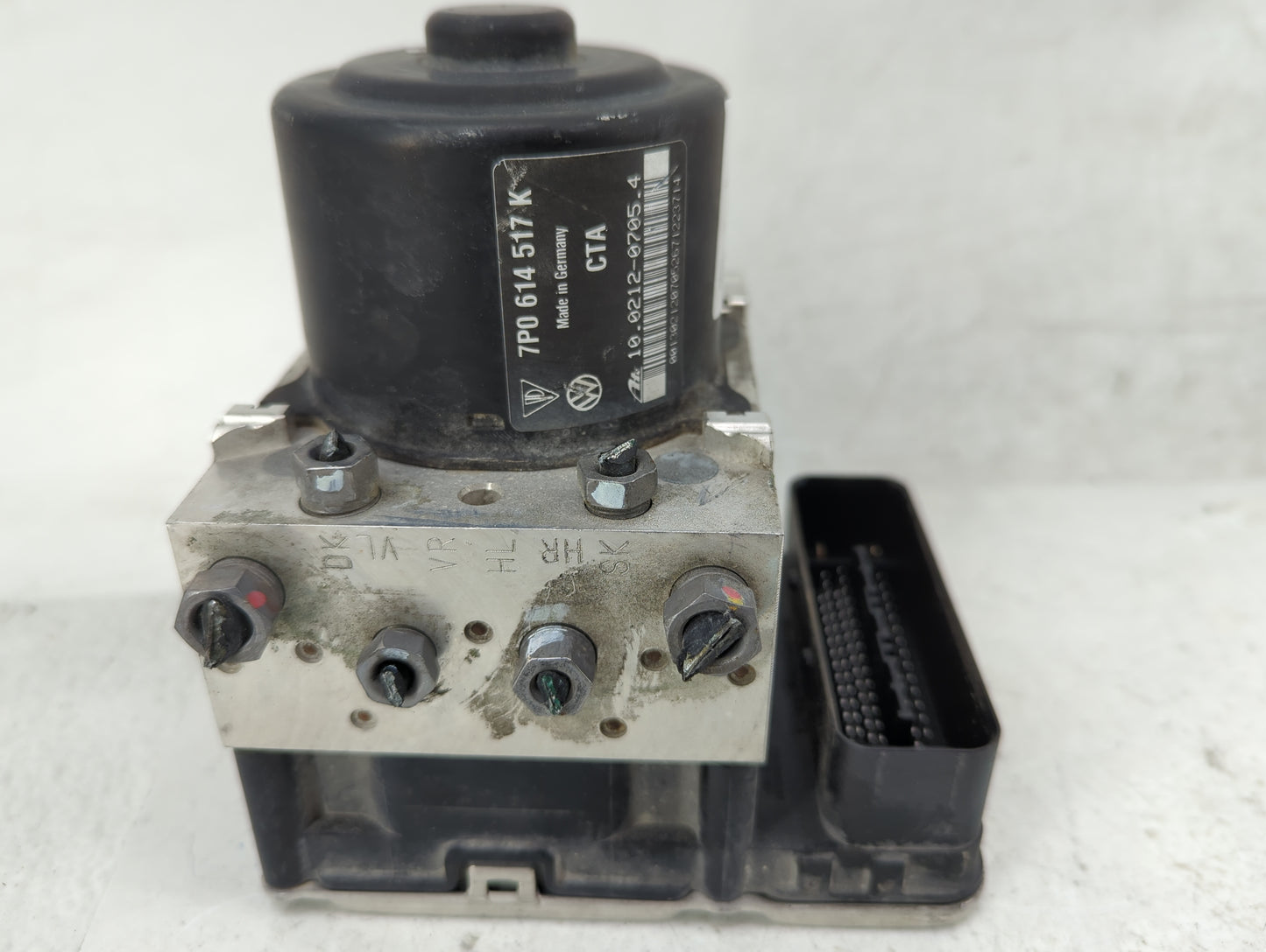 2011-2017 Volkswagen Touareg ABS Pump Control Module Replacement P/N:7P0 614 517 K Fits Fits 2011 2012 2013 2014 2015 2016 2