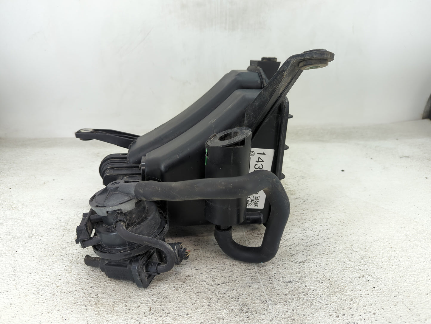 2012 Volkswagen Touareg Fuel Vapor Charcoal Canister - Oemusedautoparts1.com