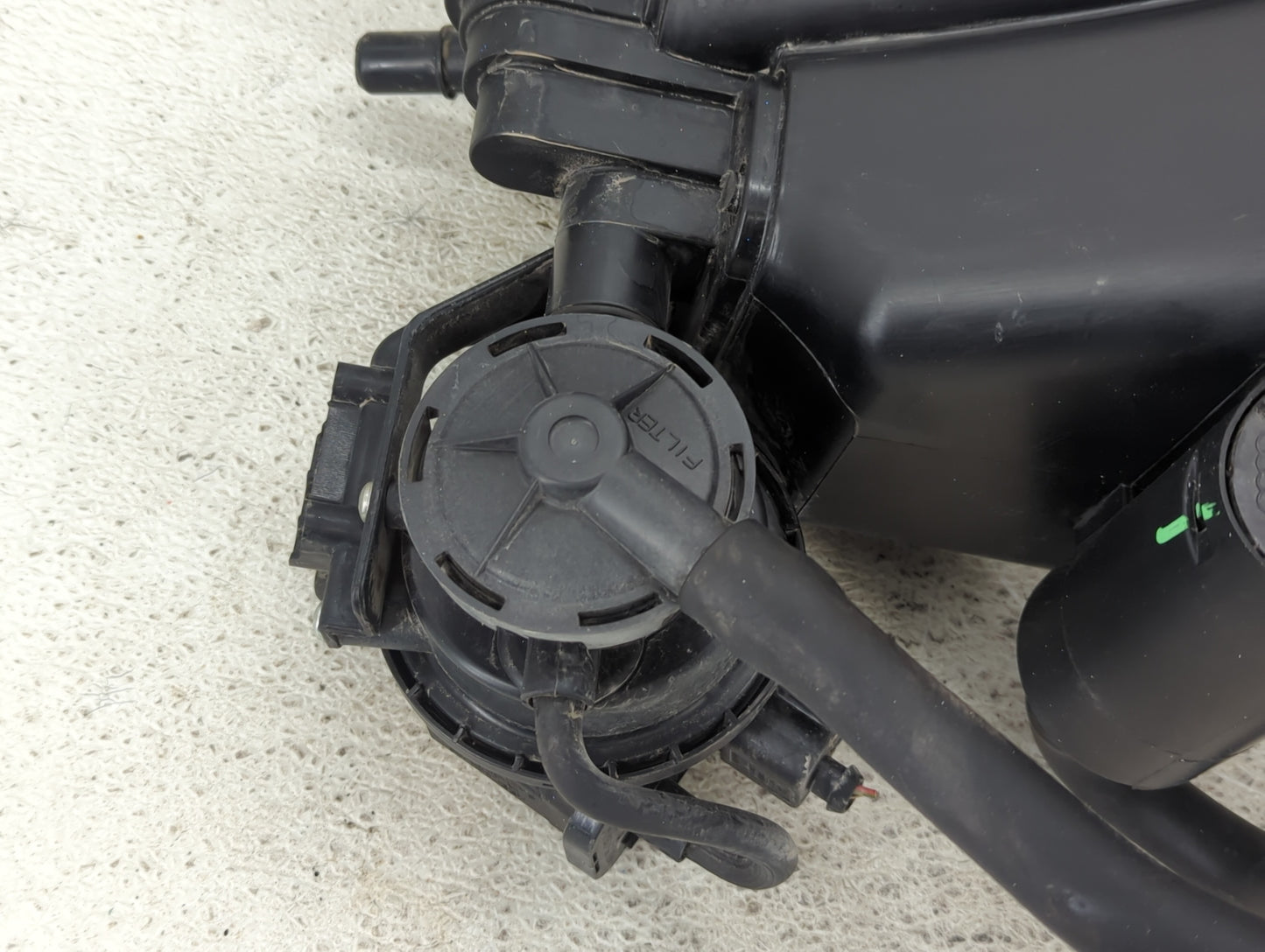 2012 Volkswagen Touareg Fuel Vapor Charcoal Canister - Oemusedautoparts1.com
