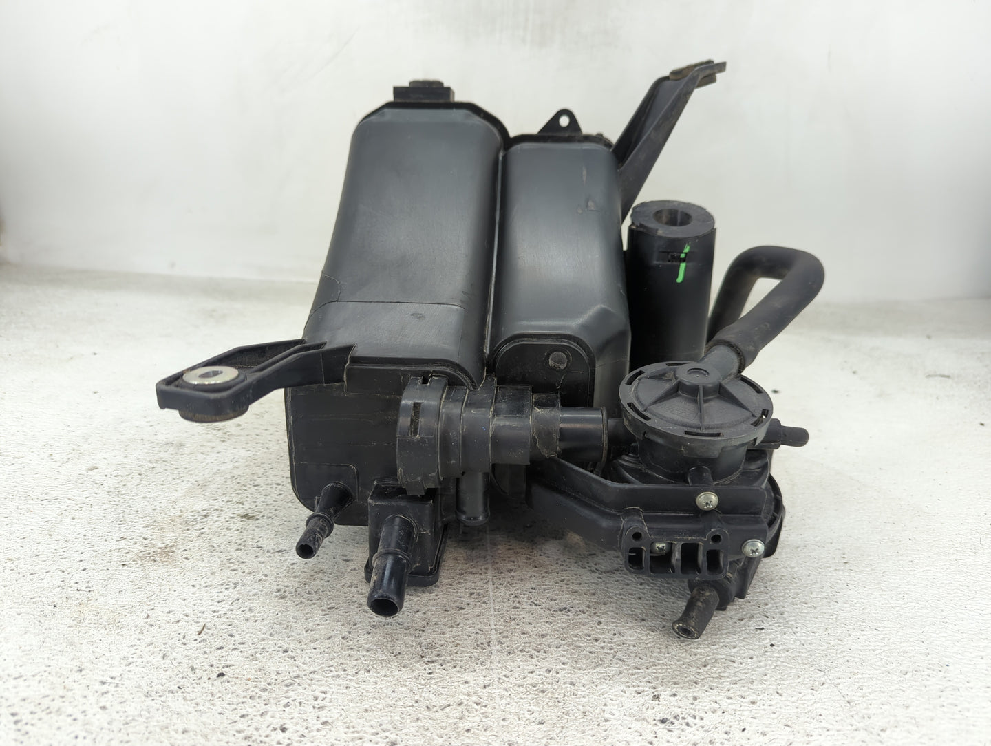 2012 Volkswagen Touareg Fuel Vapor Charcoal Canister - Oemusedautoparts1.com