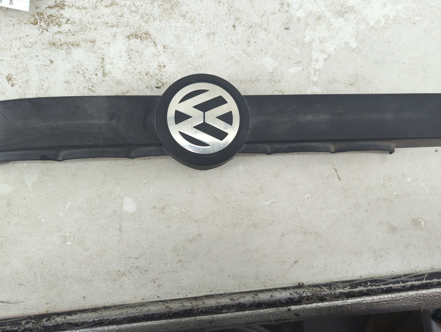 2012 Volkswagen Touareg Engine Cover - Oemusedautoparts1.com