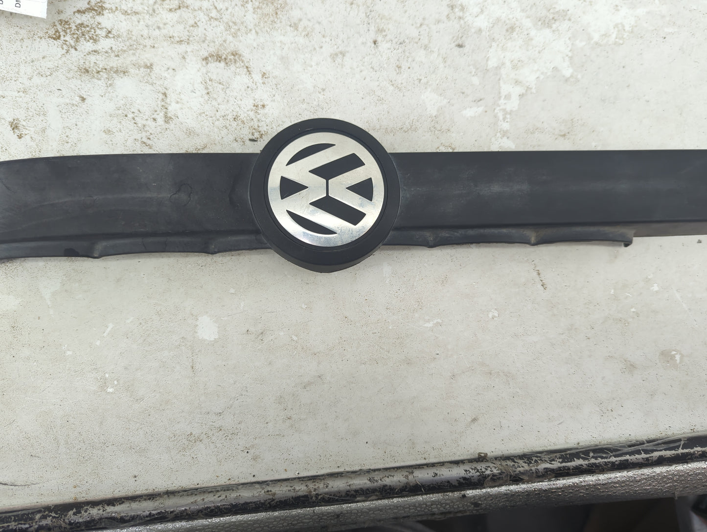 2012 Volkswagen Touareg Engine Cover - Oemusedautoparts1.com