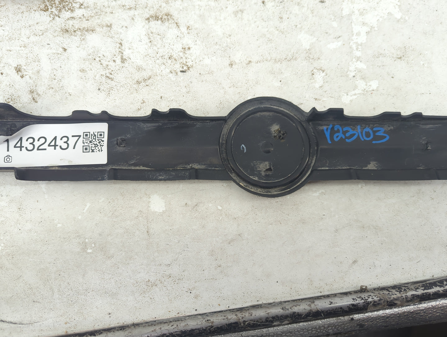 2012 Volkswagen Touareg Engine Cover - Oemusedautoparts1.com