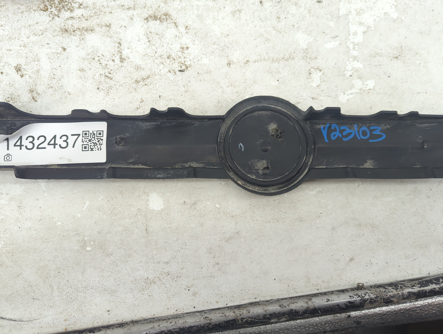 2012 Volkswagen Touareg Engine Cover - Oemusedautoparts1.com