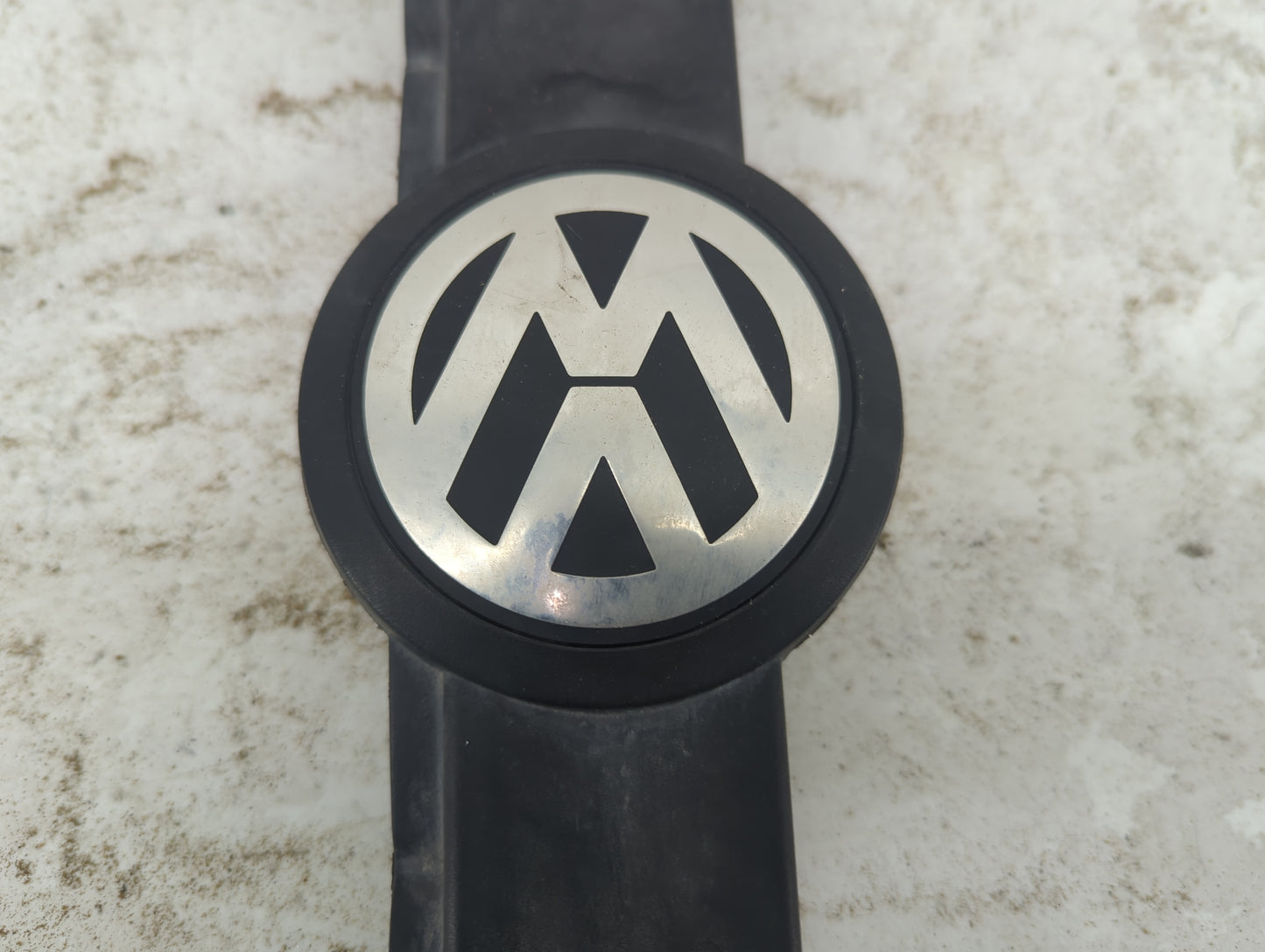 2012 Volkswagen Touareg Engine Cover - Oemusedautoparts1.com