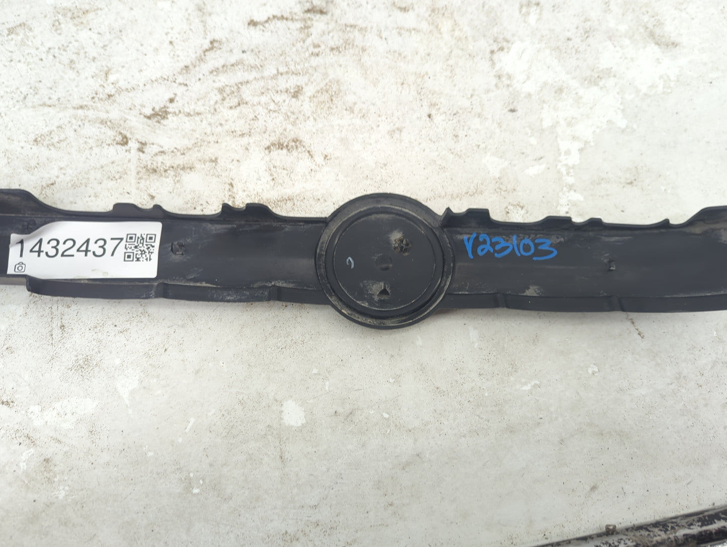 2012 Volkswagen Touareg Engine Cover - Oemusedautoparts1.com