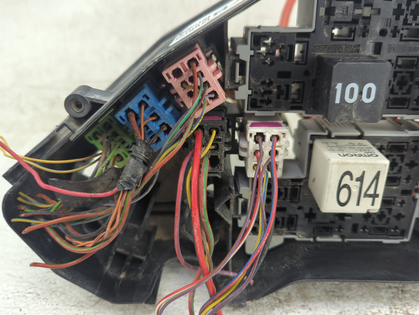 2011-2017 Volkswagen Touareg Fusebox Fuse Box Panel Relay Module P/N:7L0937615 Fits Fits 2011 2012 2013 2014 2015 2016 2017 