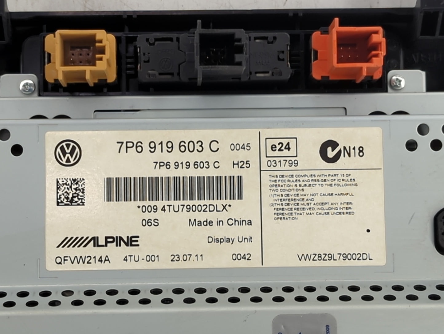 2011-2014 Volkswagen Touareg Information Display Screen Black - Oemusedautoparts1.com