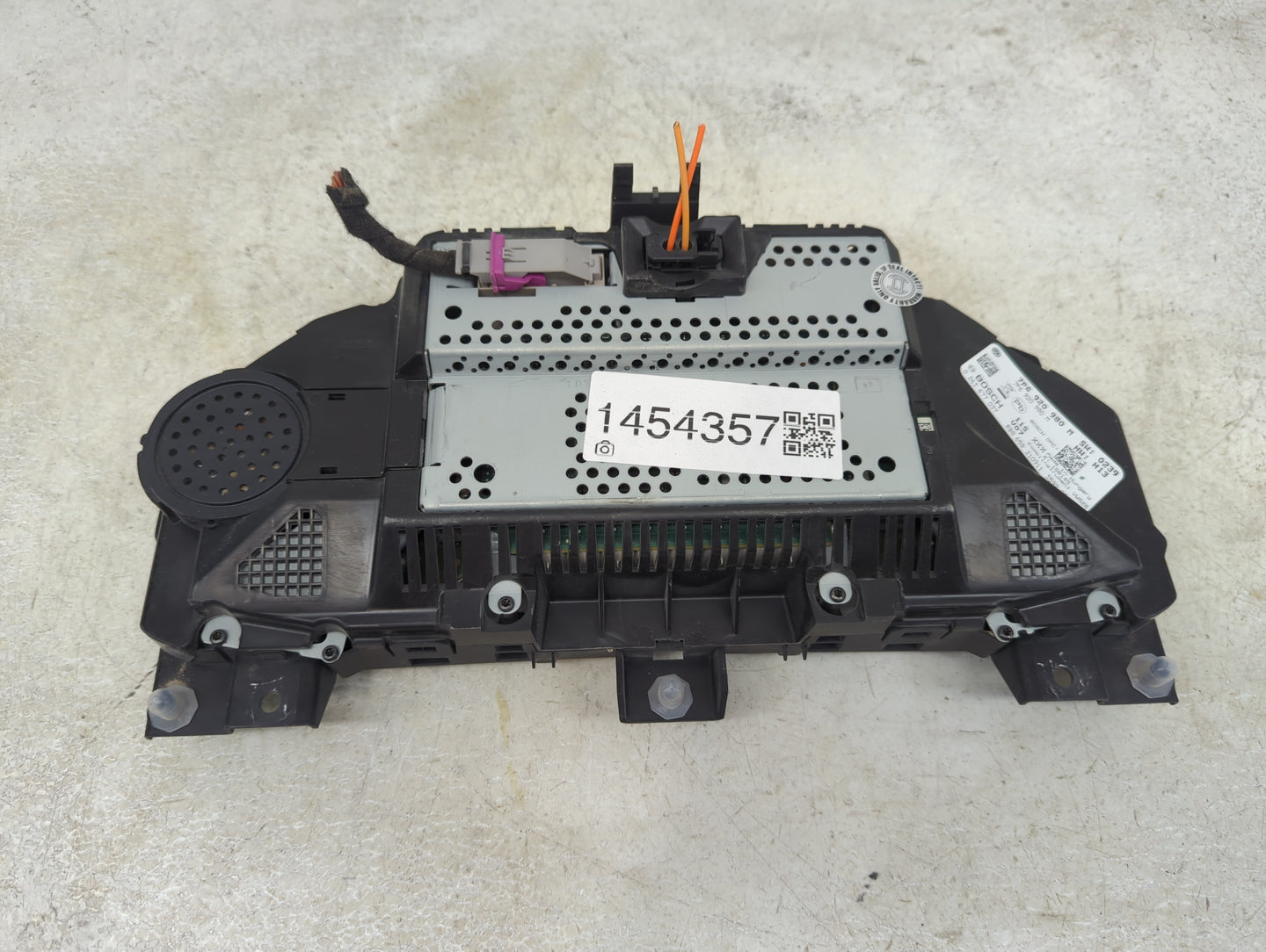 2011-2012 Volkswagen Touareg Instrument Cluster Speedometer Gauges P/N:7P6920980M 0263677037 Miles: Fits Fits 2011 2012 OEM 