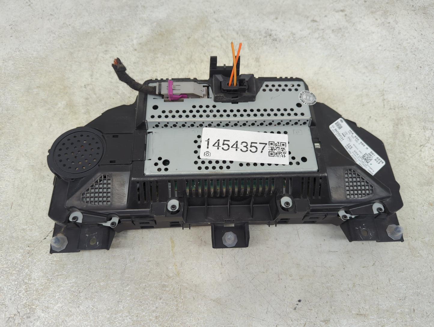 2011-2012 Volkswagen Touareg Instrument Cluster Speedometer Gauges P/N:7P6920980M 0263677037 Miles: Fits Fits 2011 2012 OEM 