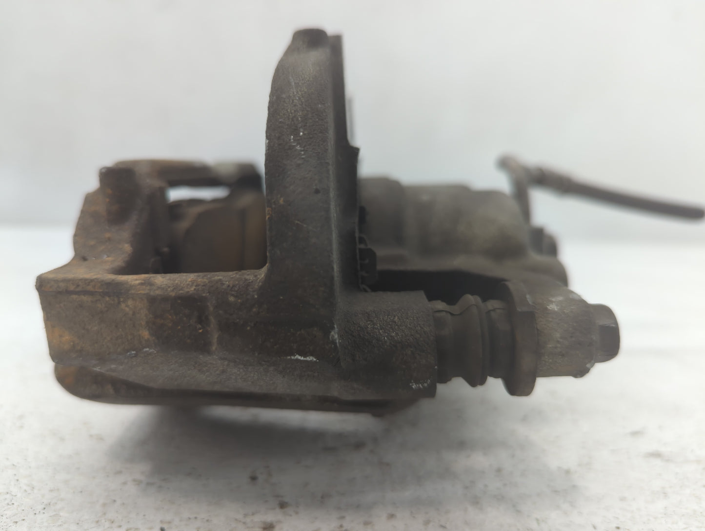 2009-2014 Volkswagen Routan Front Driver Left Brake Caliper - Oemusedautoparts1.com