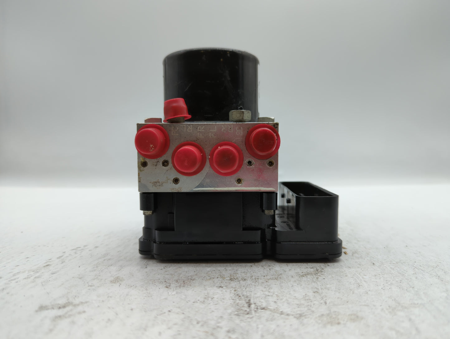 2014-2016 Volvo S60 ABS Pump Control Module Replacement P/N:P31400101 P31400544, P31329137 Fits Fits 2014 2015 2016 OEM Used