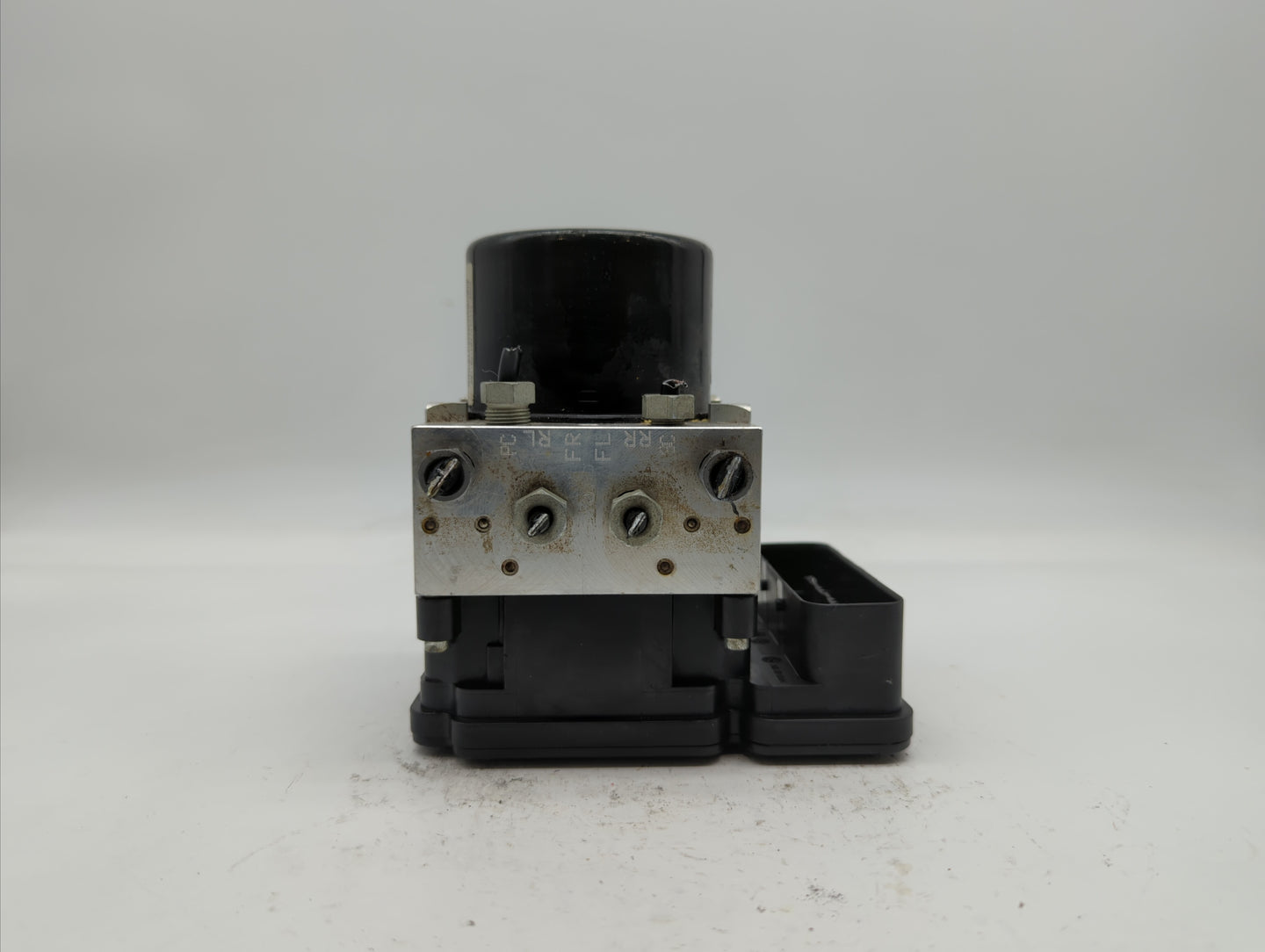 2014-2016 Volvo S60 ABS Pump Control Module Replacement P/N:P31400101 P31400544, P31329137 Fits Fits 2014 2015 2016 OEM Used