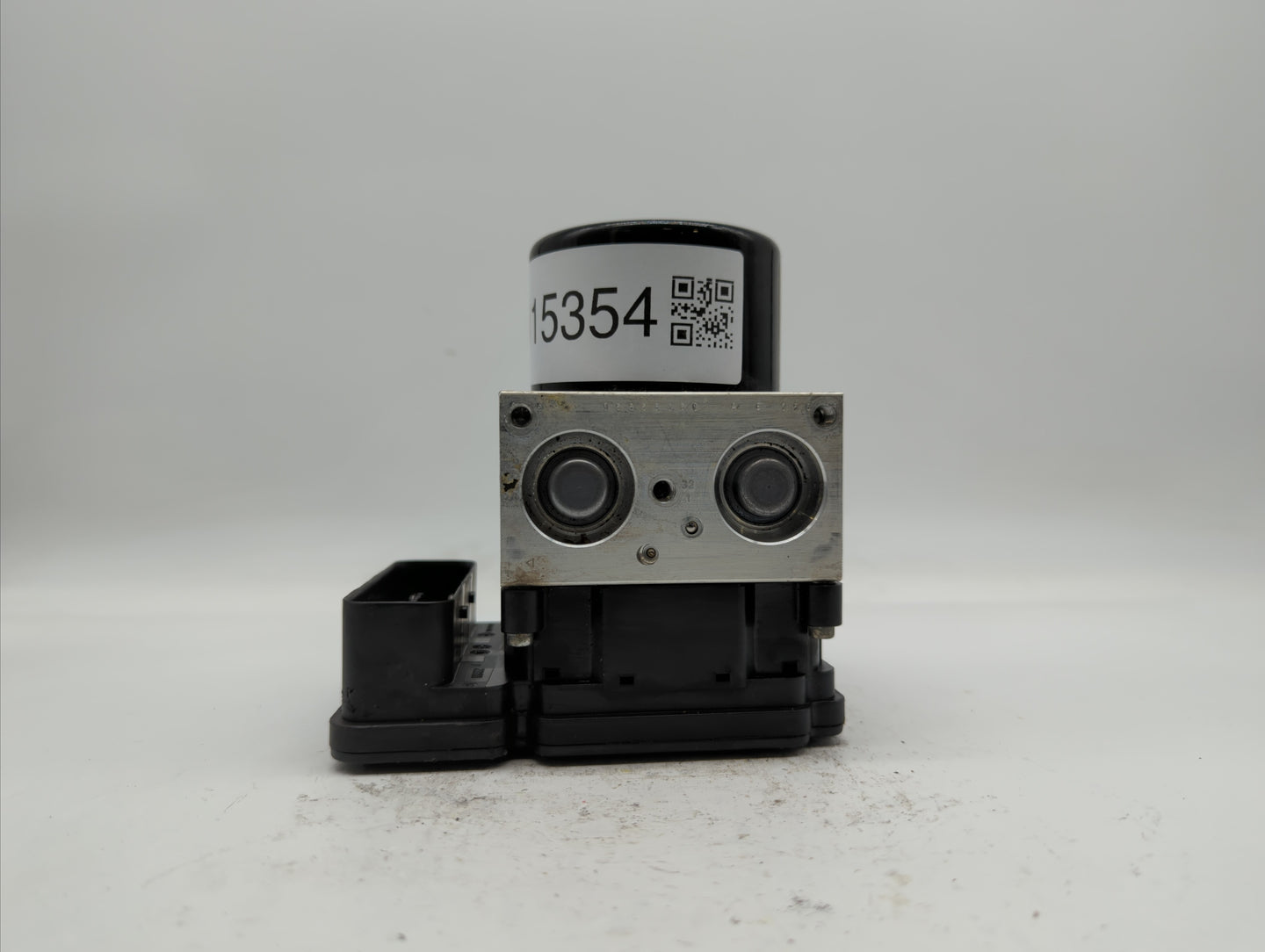 2014-2016 Volvo S60 ABS Pump Control Module Replacement P/N:P31400101 P31400544, P31329137 Fits Fits 2014 2015 2016 OEM Used