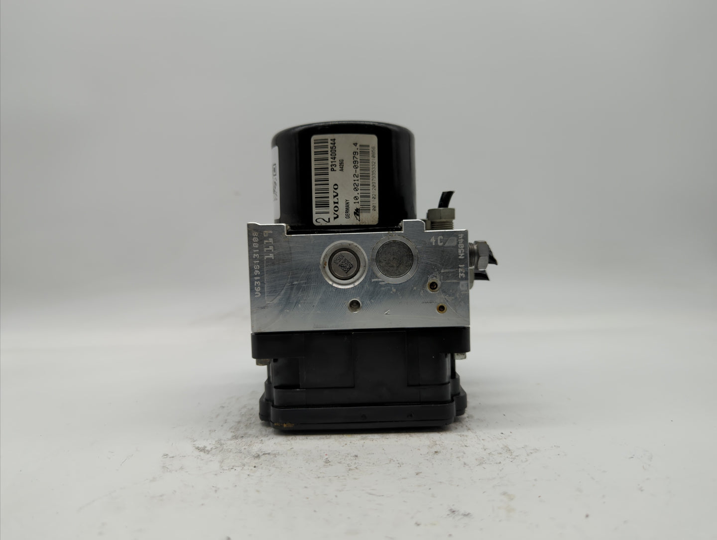 2014-2016 Volvo S60 ABS Pump Control Module Replacement P/N:P31400101 P31400544, P31329137 Fits Fits 2014 2015 2016 OEM Used