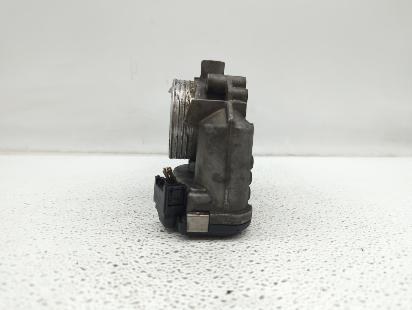 2012 Volvo S60 Throttle Body P/N:30711552 0 280 750 146 Fits Fits 2004 2005 2006 2007 2008 2009 2010 2011 2013 OEM Used Auto