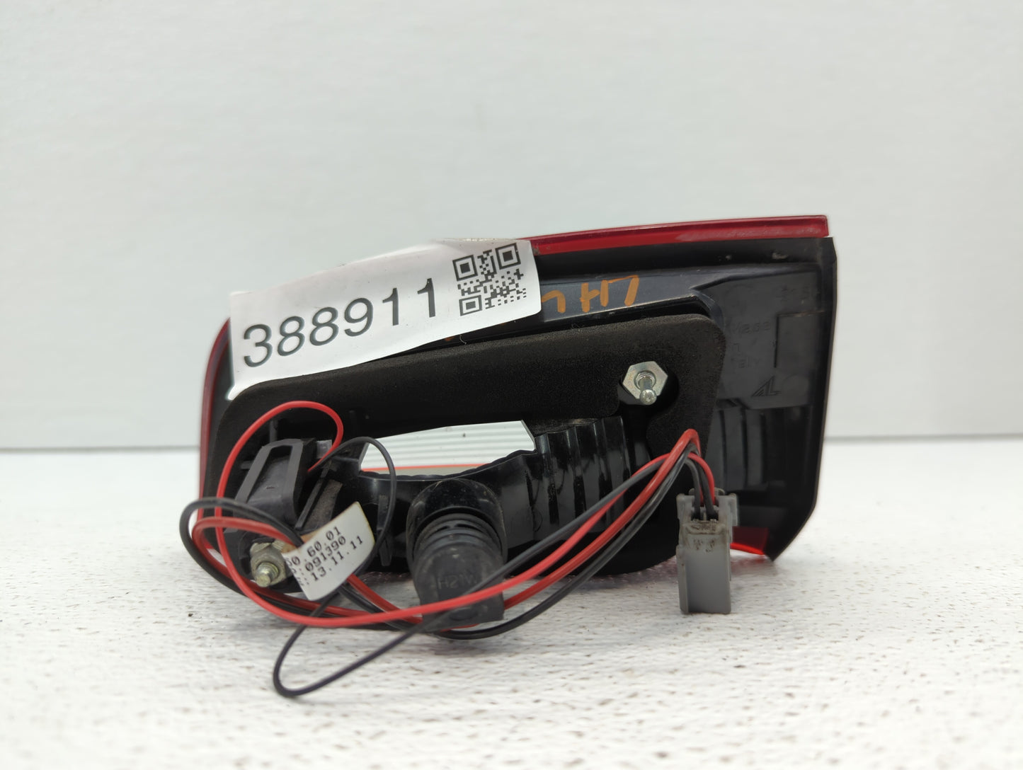 2011-2018 Volvo S60 Tail Light Assembly Driver Left OEM P/N:30796271 Fits Fits 2011 2012 2013 2014 2015 2016 2017 2018 OEM U