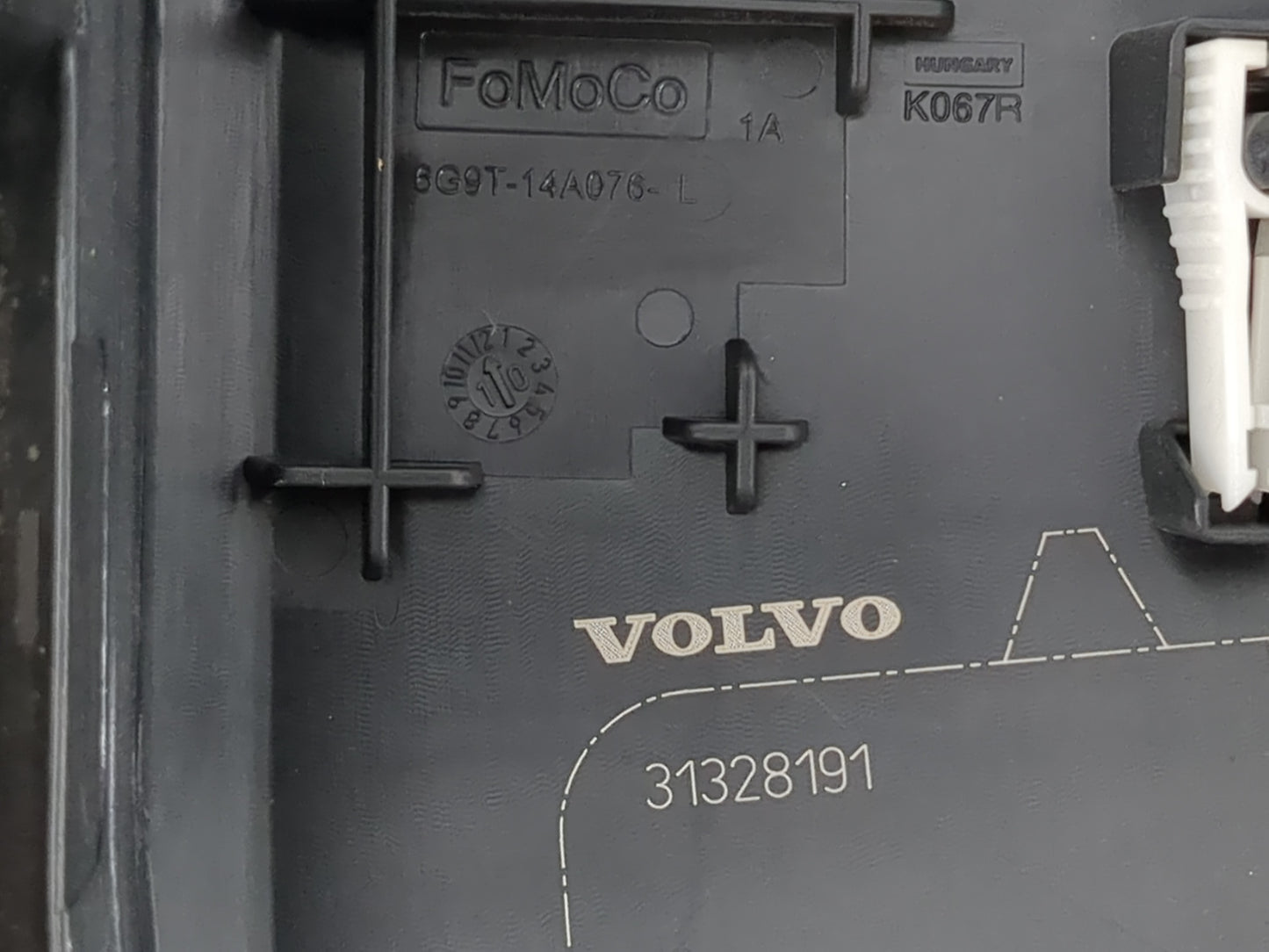 2013 Volvo V60 Fusebox Fuse Box Panel Relay Module P/N:21328191 Fits Fits 2011 2012 2014 OEM Used Auto Parts - Oemusedautopa