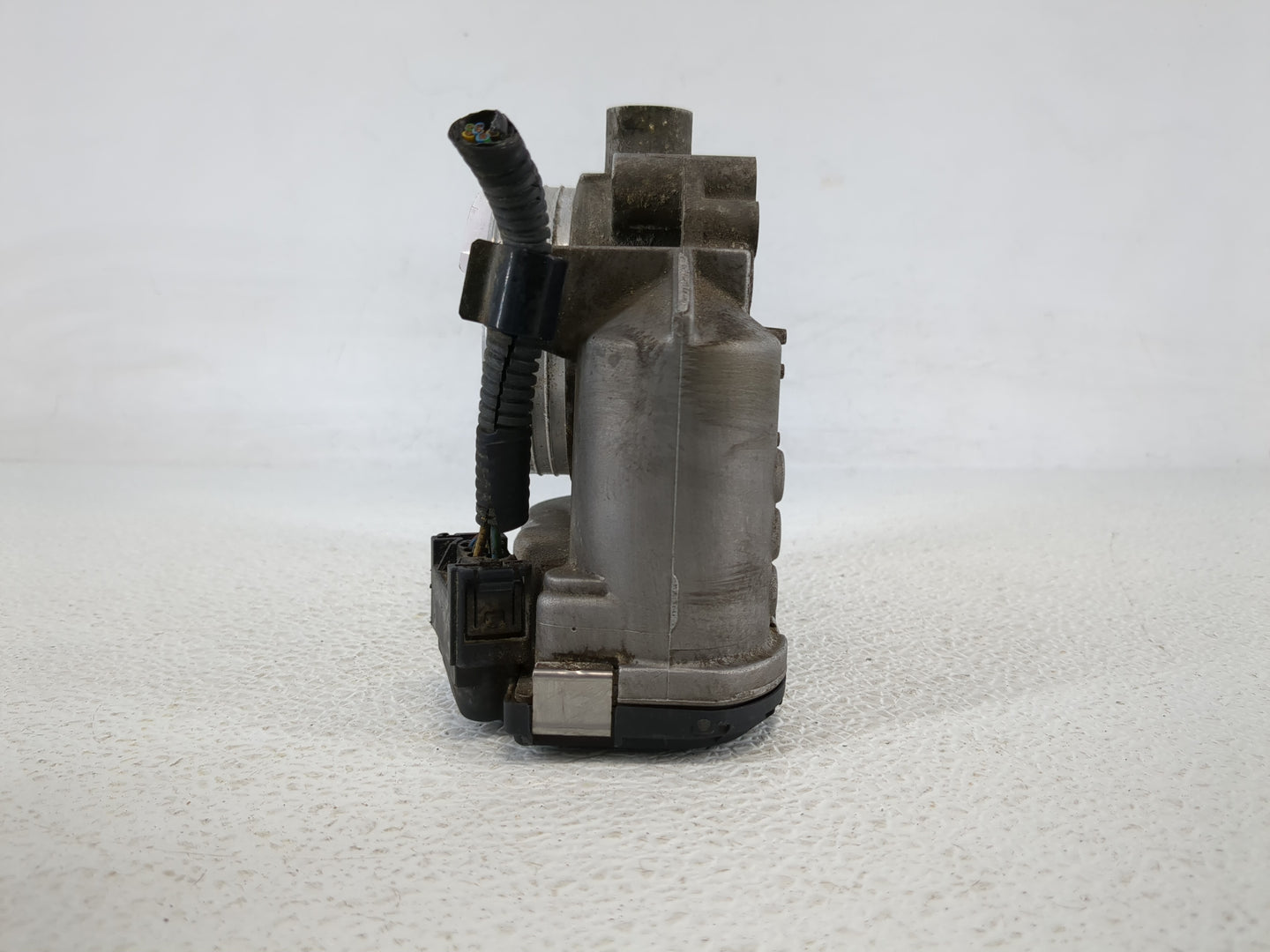 2012 Volvo V60 Throttle Body P/N:280 750 146 30711552 Fits Fits 2004 2005 2006 2007 2008 2009 2010 2011 2013 OEM Used Auto P