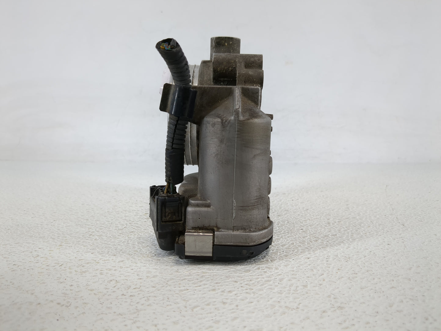 2012 Volvo V60 Throttle Body P/N:280 750 146 30711552 Fits Fits 2004 2005 2006 2007 2008 2009 2010 2011 2013 OEM Used Auto P