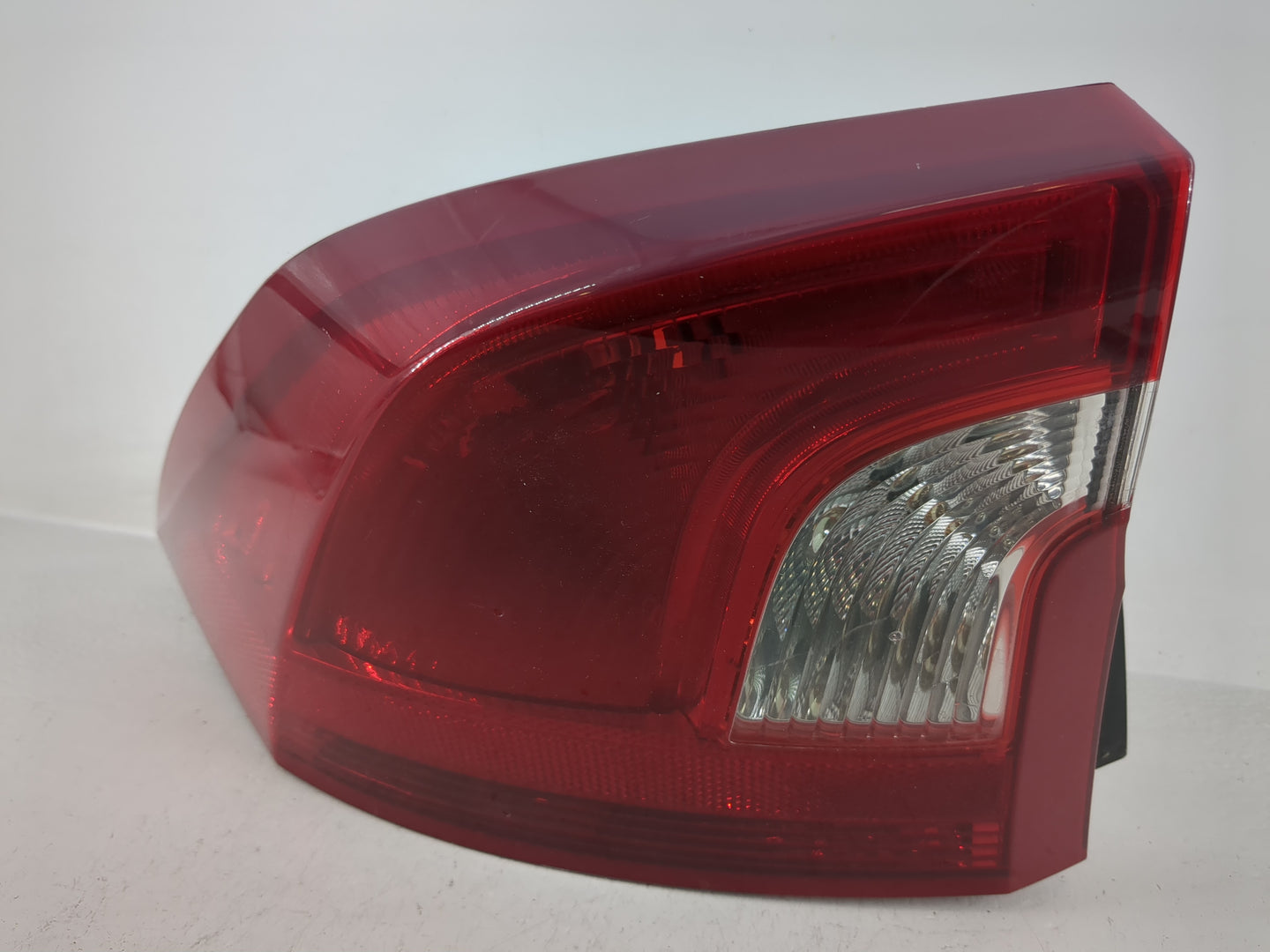 2013 Volvo V60 Tail Light Assembly Driver Left OEM P/N:30796267 Fits Fits 2012 2014 2015 2016 2017 OEM Used Auto Parts - Oem