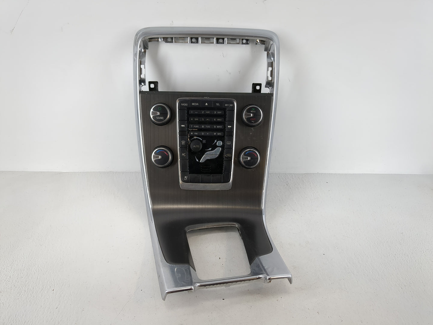 2013 Volvo V60 Radio AM FM Cd Player Receiver Replacement P/N:8632427 Fits Fits 2011 2012 OEM Used Auto Parts - Oemusedautop