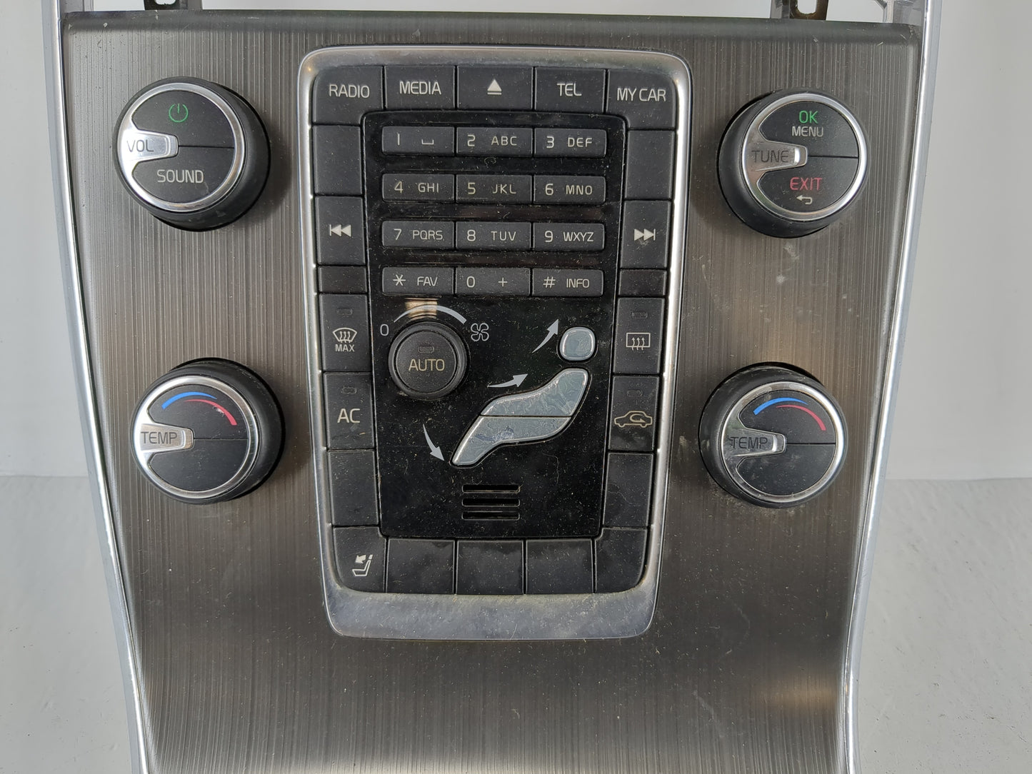 2013 Volvo V60 Radio AM FM Cd Player Receiver Replacement P/N:8632427 Fits Fits 2011 2012 OEM Used Auto Parts - Oemusedautop