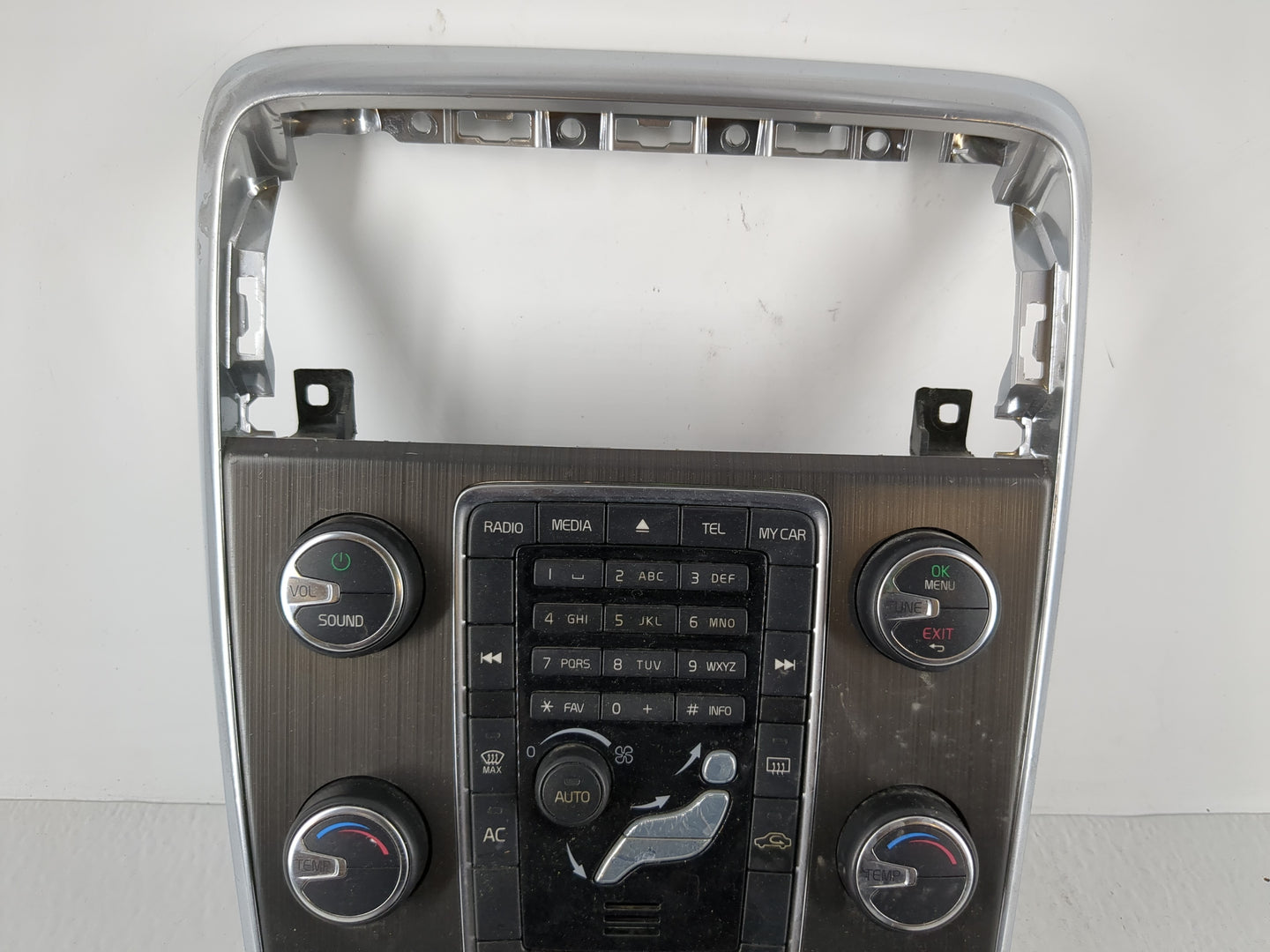 2013 Volvo V60 Radio AM FM Cd Player Receiver Replacement P/N:8632427 Fits Fits 2011 2012 OEM Used Auto Parts - Oemusedautop