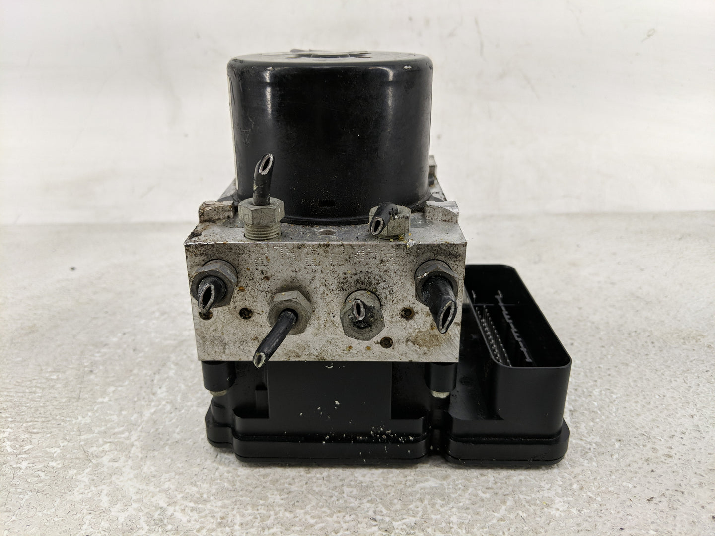 2013-2015 Volvo V60 ABS Pump Control Module Replacement P/N:31329137 Fits Fits 2011 2012 2013 2014 2015 2016 OEM Used Auto P