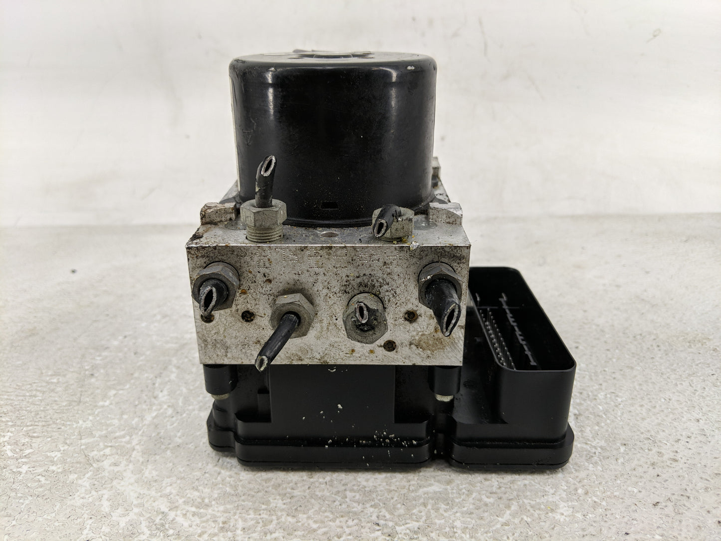 2013-2015 Volvo V60 ABS Pump Control Module Replacement P/N:31329137 Fits Fits 2011 2012 2013 2014 2015 2016 OEM Used Auto P