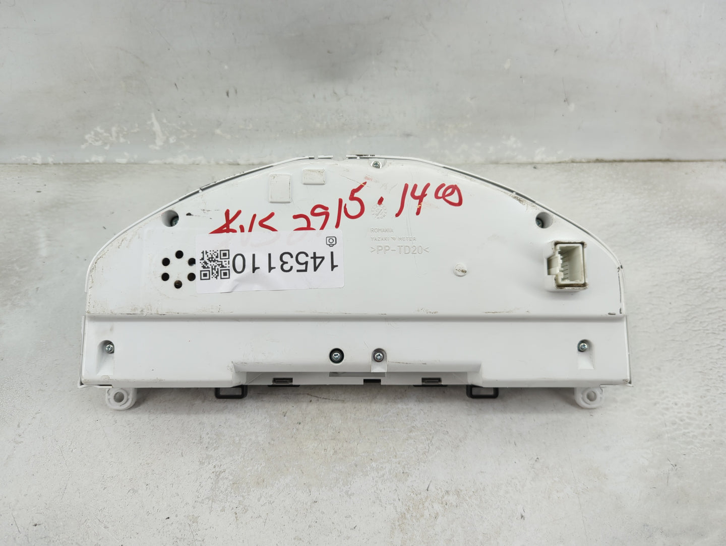 2013 Volvo V60 Instrument Cluster Speedometer Gauges P/N:69799-640U 31343326AA Miles: Fits Fits 2011 2012 2014 OEM Used Auto