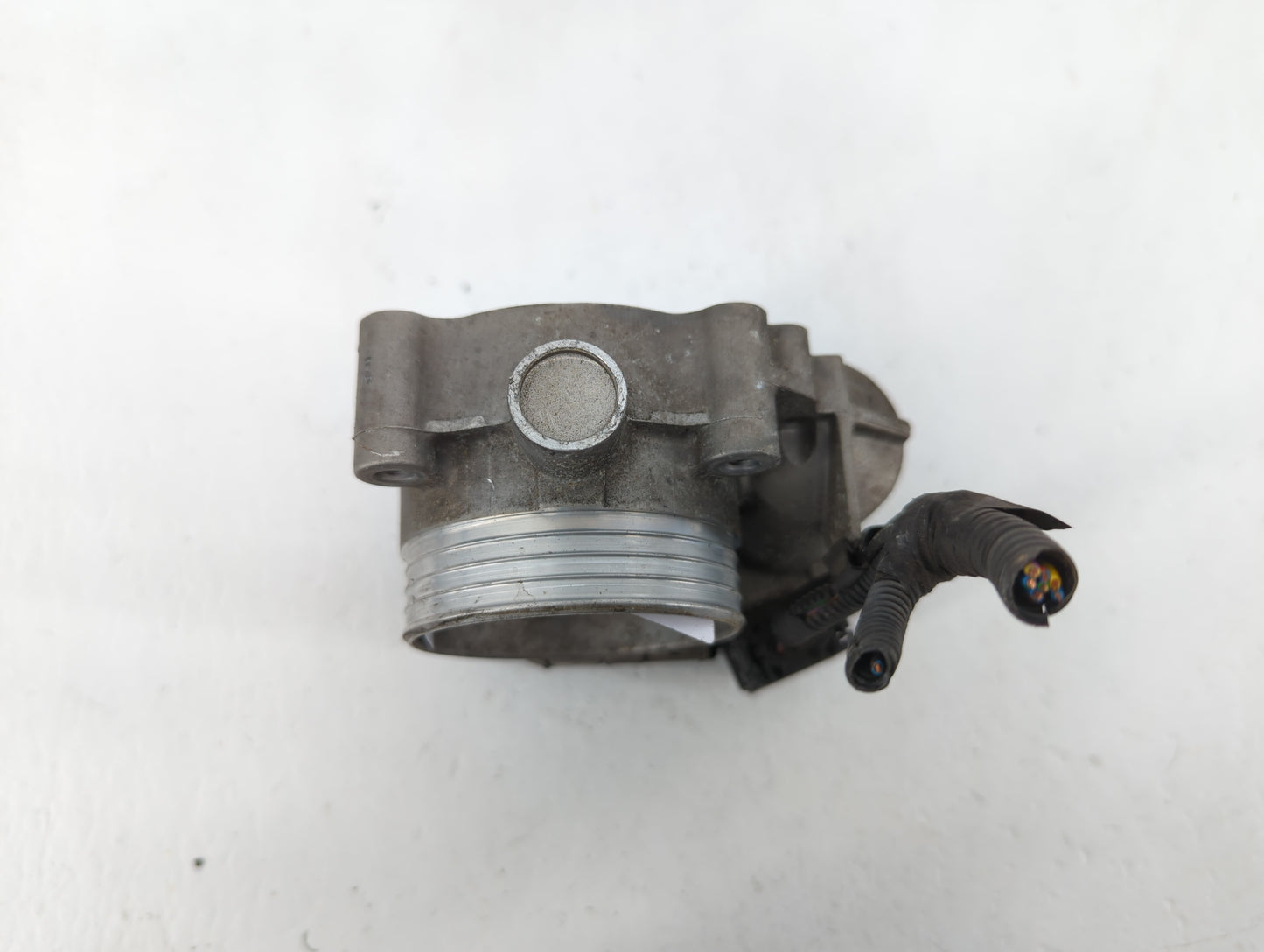 2012 Volvo V60 Throttle Body P/N:30711552 Fits Fits 2004 2005 2006 2007 2008 2009 2010 2011 2013 OEM Used Auto Parts - Oemus