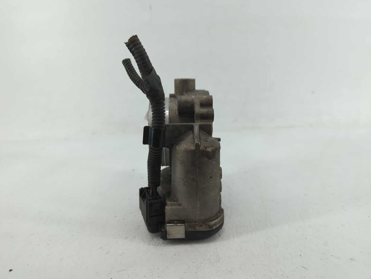 2012 Volvo V60 Throttle Body P/N:30711552 Fits Fits 2004 2005 2006 2007 2008 2009 2010 2011 2013 OEM Used Auto Parts - Oemus