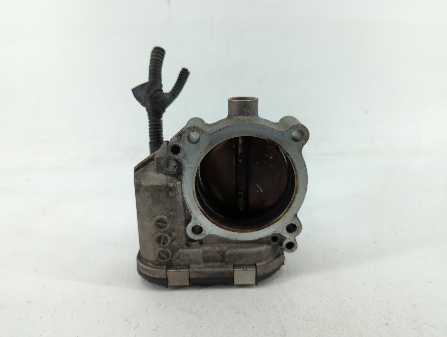 2012 Volvo V60 Throttle Body P/N:30711552 Fits Fits 2004 2005 2006 2007 2008 2009 2010 2011 2013 OEM Used Auto Parts - Oemus