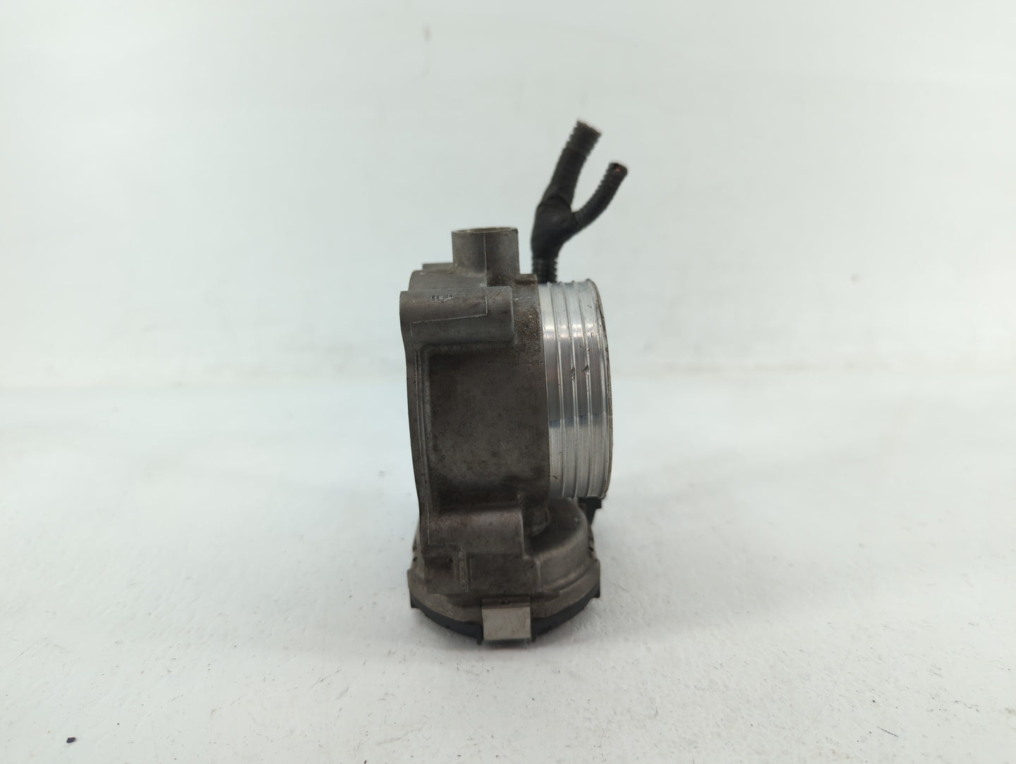 2012 Volvo V60 Throttle Body P/N:30711552 Fits Fits 2004 2005 2006 2007 2008 2009 2010 2011 2013 OEM Used Auto Parts - Oemus