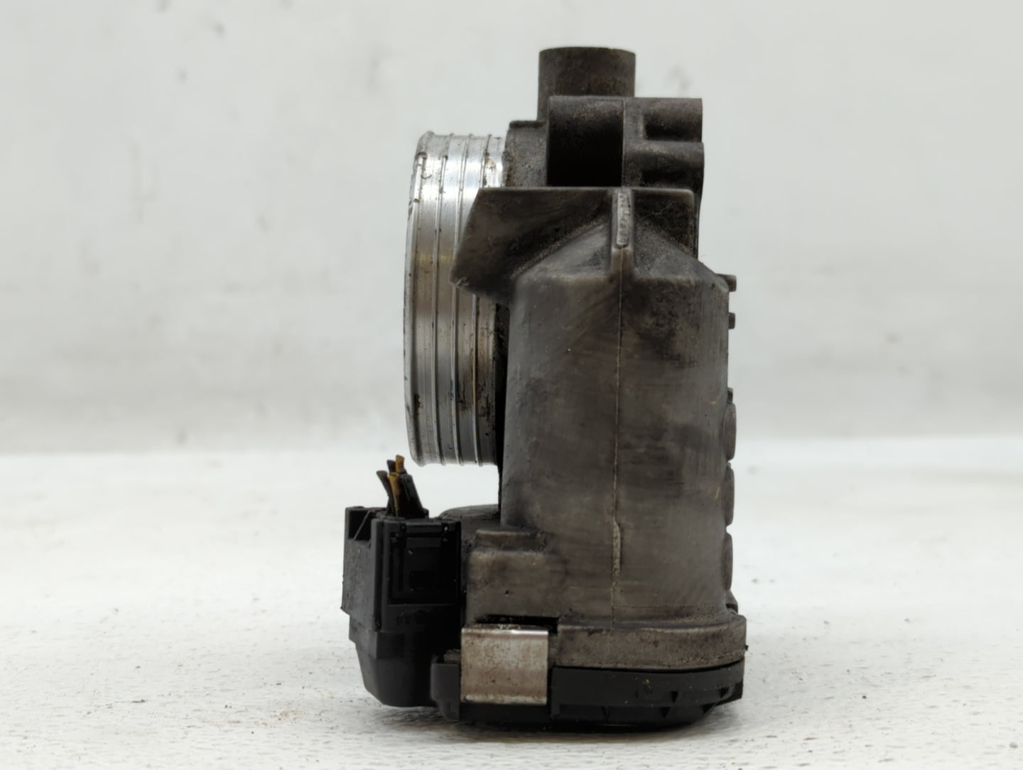 2012 Volvo V60 Throttle Body P/N:30711552 Fits Fits 2004 2005 2006 2007 2008 2009 2010 2011 2013 OEM Used Auto Parts - Oemus