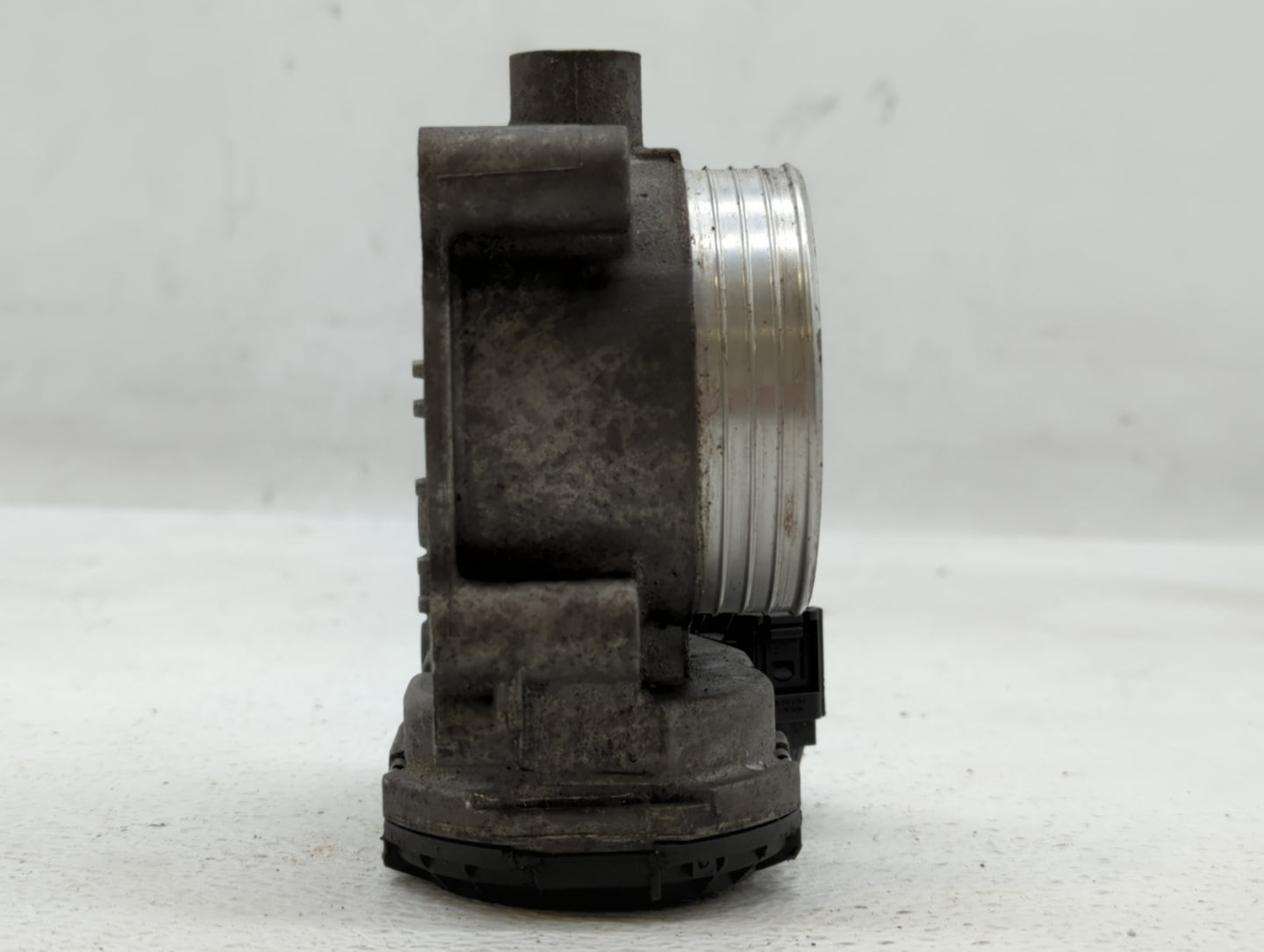 2012 Volvo V60 Throttle Body P/N:30711552 Fits Fits 2004 2005 2006 2007 2008 2009 2010 2011 2013 OEM Used Auto Parts - Oemus