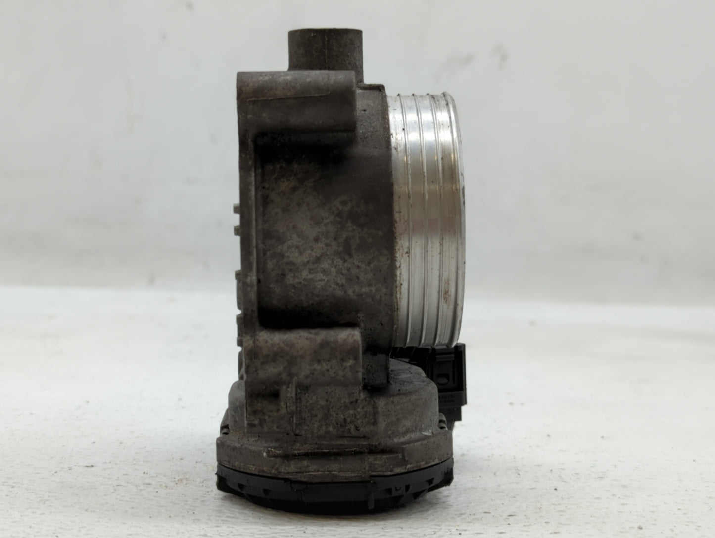 2012 Volvo V60 Throttle Body P/N:30711552 Fits Fits 2004 2005 2006 2007 2008 2009 2010 2011 2013 OEM Used Auto Parts - Oemus