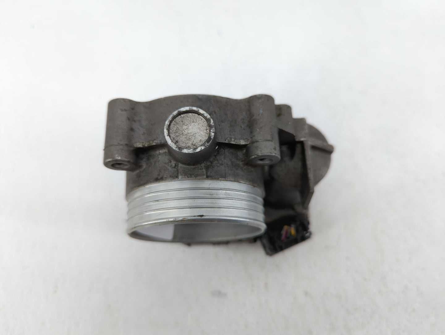 2012 Volvo V60 Throttle Body P/N:30711552 Fits Fits 2004 2005 2006 2007 2008 2009 2010 2011 2013 OEM Used Auto Parts - Oemus