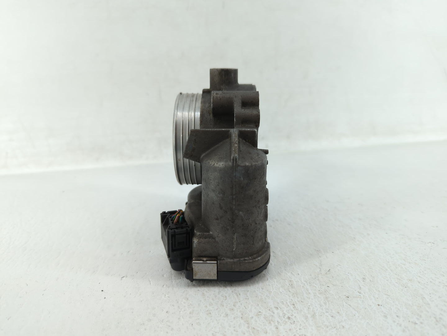 2012 Volvo V60 Throttle Body P/N:30711552 Fits Fits 2004 2005 2006 2007 2008 2009 2010 2011 2013 OEM Used Auto Parts - Oemus