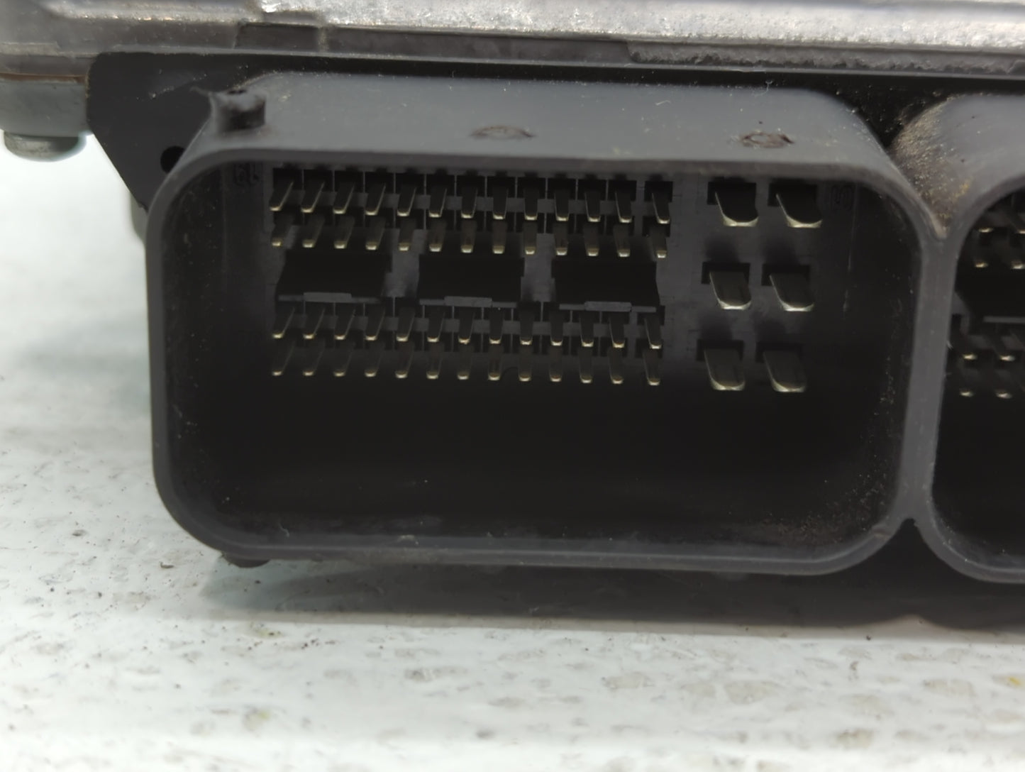 2012 Volvo V60 PCM Engine Control Computer ECU ECM PCU OEM P/N:31286086 Fits OEM Used Auto Parts - Oemusedautoparts1.com
